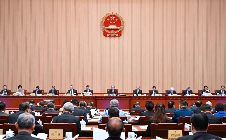十四届全国人大常委会第十二次会议在京举行